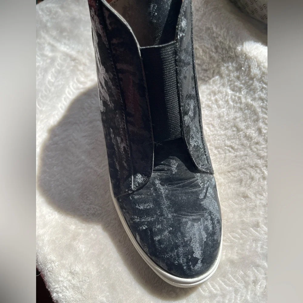 L.Paolo Women's Black Gray Velvet‎ Wedge Ankle Sneakers 8m
